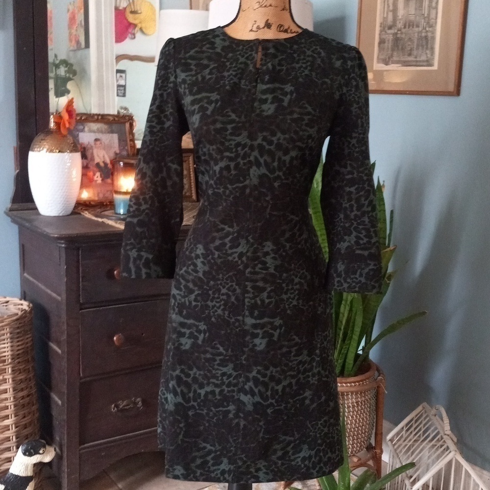 Lark & Ro Black and Green Leopard Print Long Sleeve Midi Dress